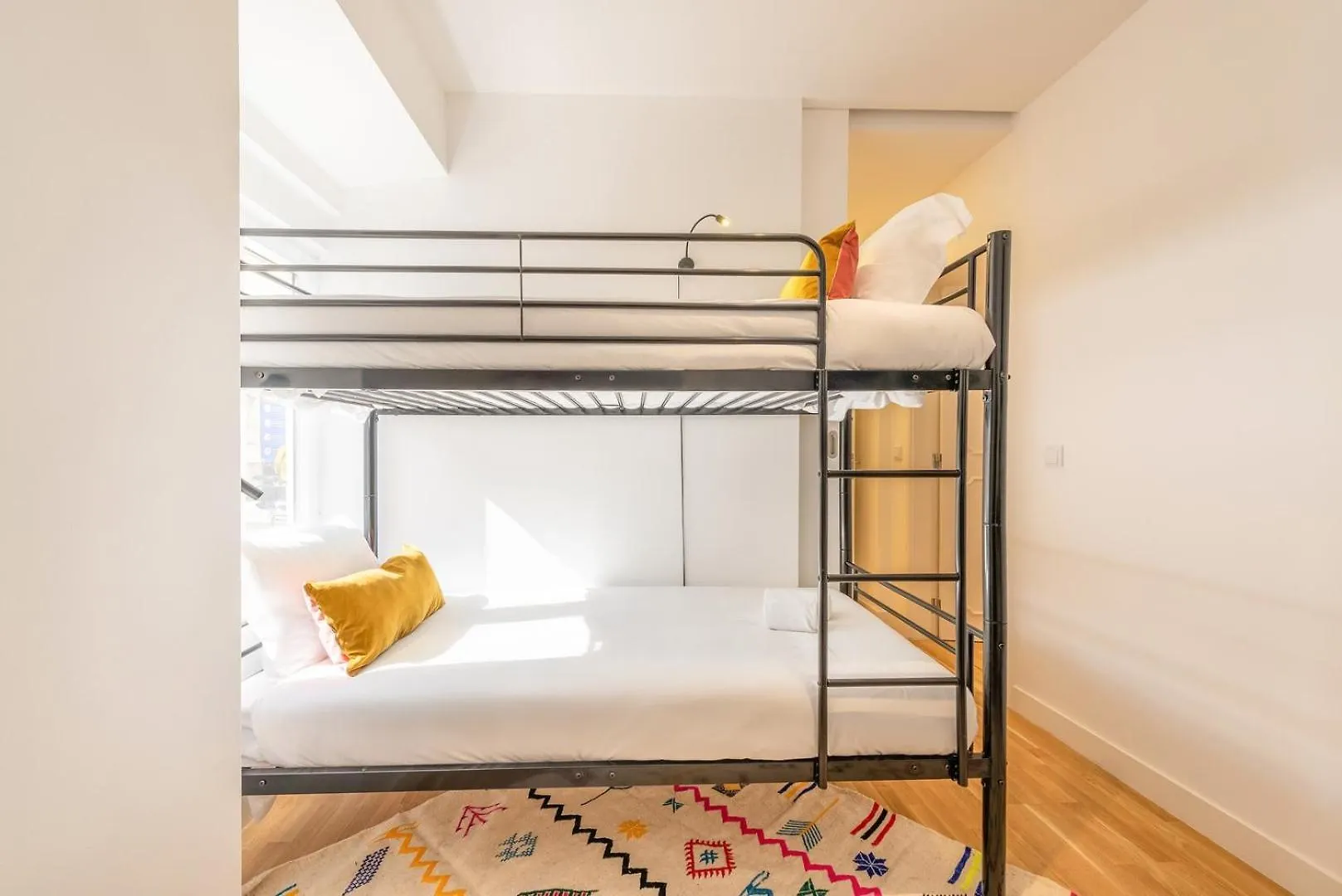 Guestready - Colourful And Modern Lxfactory Villa Lisbon Holiday home