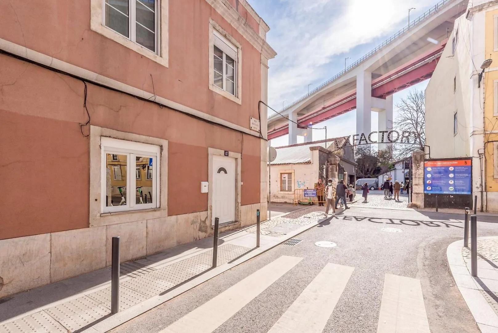 Holiday home Guestready - Colourful And Modern Lxfactory Villa Lisbon Portugal